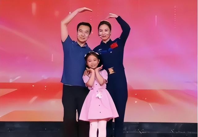 王亚平之女，母亲是航天员，父亲是飞行员，享受4项优待