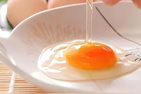 咱们肾炎病人每天吃鸡蛋到底好不好？一天吃多少为好呢？图片