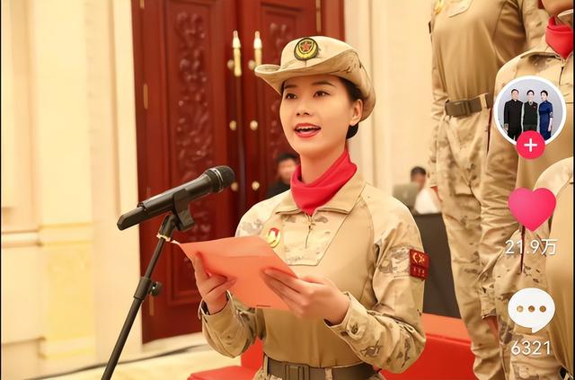 女民兵李思颖阅兵回家后仅半天，又官宣新身份，太牛了，全网恭喜
