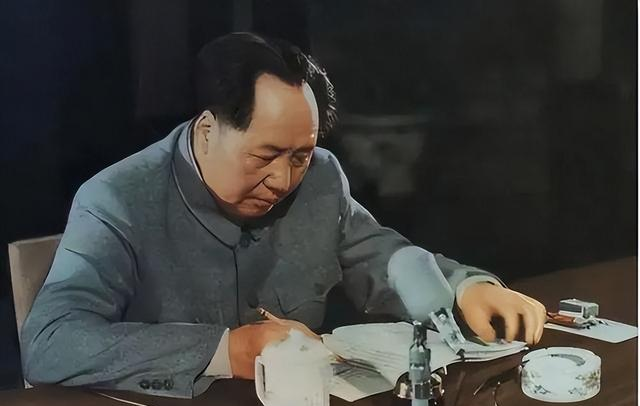 1955年授衔时，毛主席将他从上将名单中划掉	，备注：此人骄傲自满