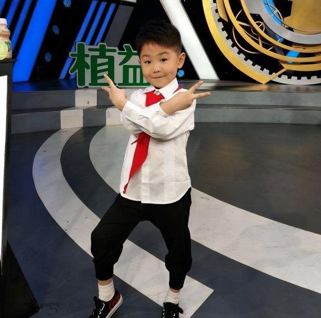3岁上央视，5岁登春晚，7岁就年薪百万	，没想到现在却成了这样子