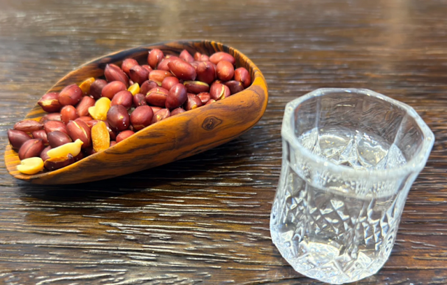 洋河打响“光瓶酒”第1枪后，两无名酒意外走红，好喝不贵引疯抢