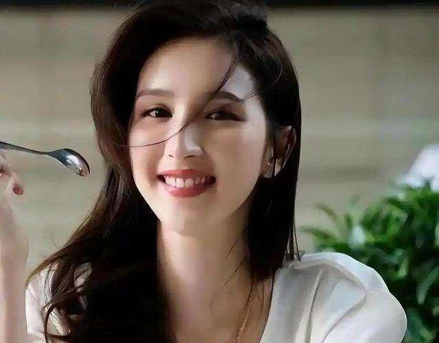 曾是体操女神，为还 1400 万债与大51岁的干爹谈恋爱，如今重获新生