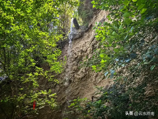 邱祖驻足的青崖洞“低头吸腹夹破头”：除了洞连洞还有“一线天”