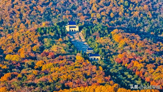 美龄宫“金色项链”风景如画