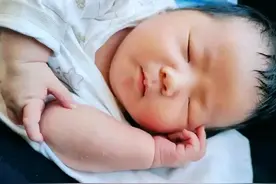 中国近三年出生人口数：22年956万，23年902万，去年的让我意外图片
