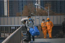 缺钱本科生，扎堆工厂流水线图片