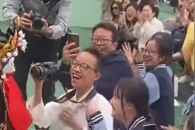 萌娃表演变脸把控全场超有范图片