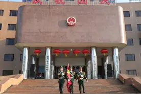 儋州市举行升挂国旗奏唱国歌仪式庆祝中华人民共和国成立75周年图片