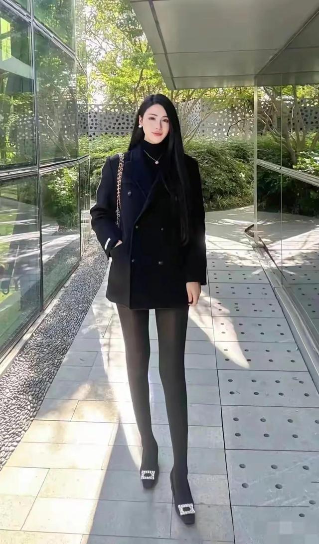 185cm高挑身形太吸睛，大身板尽显魅力，谁能配得上她