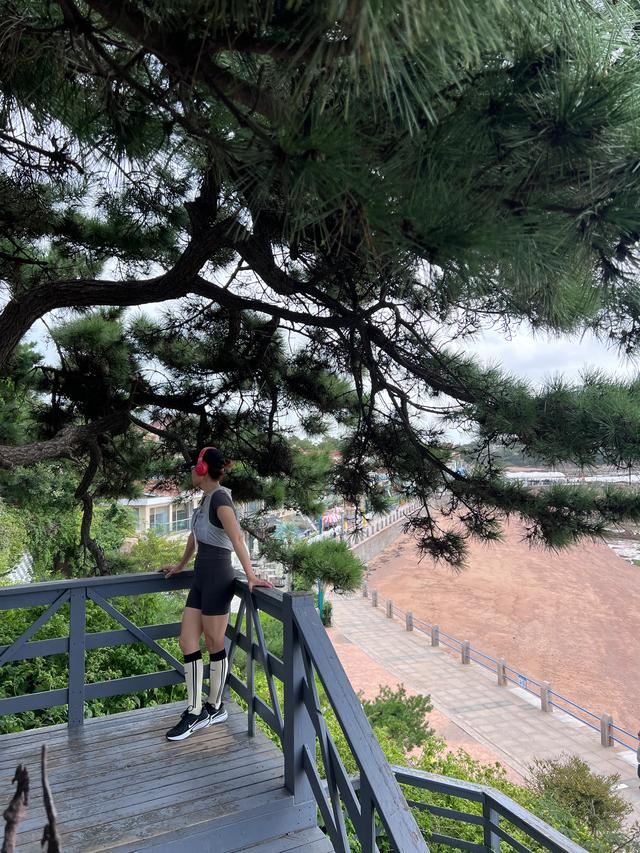 毗邻八大关，无敌海景、欧式建筑、葱郁柏树，这里一处宝藏景区。