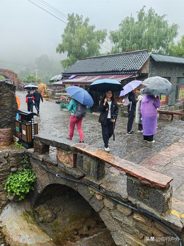 南太行D5万仙山景区郭亮村挂壁公路