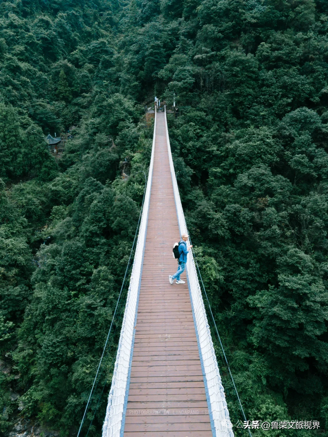 人少景美的宝藏小县城：藏着绝美海岛，一半草原一半海