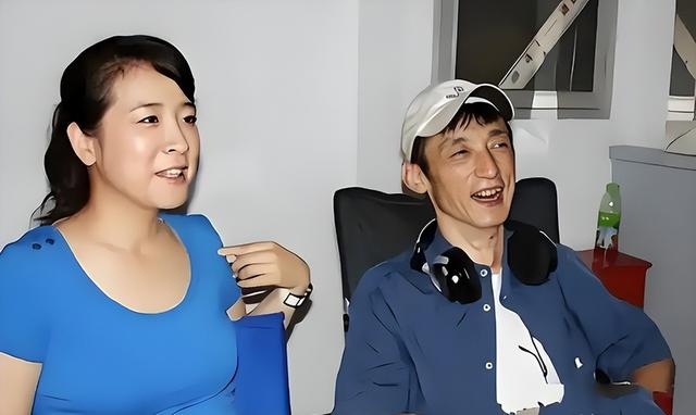 她是国家一级女演员，多次给坐轮椅丈夫戴绿帽，如今儿子也是演员