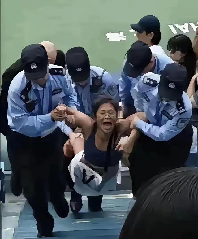 “网球姐”后续！二婚嫁瑞典人晒的儿子护照，邻居透露真实人品