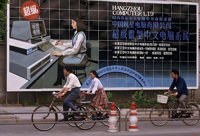 爷爷去世后，我家就再没回去过，出差路过，我发现院内竟有人居住