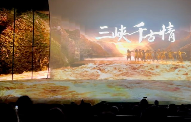 “水涨船高”具像化了！踩线首日网络达人与中外客商共赏两坝一峡