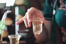 人到40，一人独饮皆清欢！饮酒的四重境界，你品过几味人生？图片