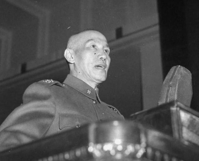 1965年，毛主席劝蒋介石回大陆，老蒋提出六个要求，毛主席：同意