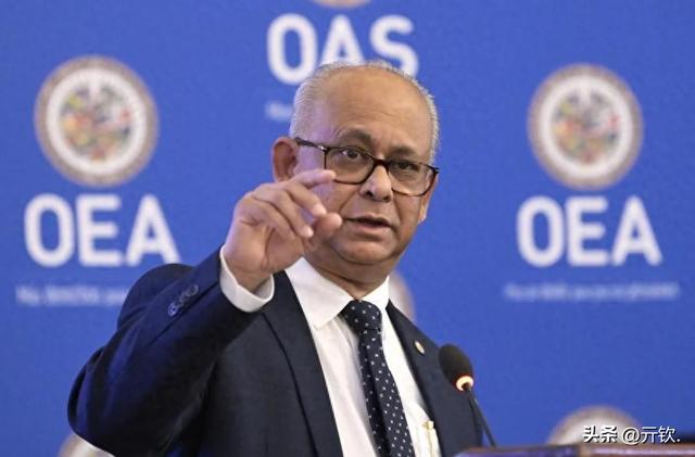 导弹已上膛，特朗普突然反悔？把马杜罗列为“恐头”还要和他谈谈