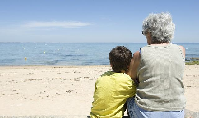 两性关系：惊人发现，60岁与异性靠近，根本不是桃花运，而是这个