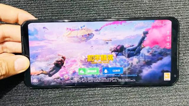 团战流畅的国产游戏手机，设计6.92英寸大屏，按键齐全更好玩