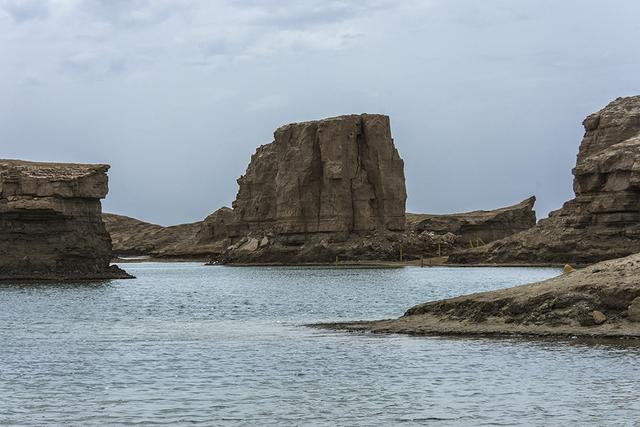 青海旅游-海西州-乌素特水上雅丹景区