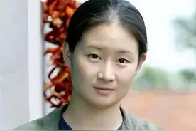 16年前离开赵本山，放弃“王小蒙”的王亚彬，如今过得如何？图片