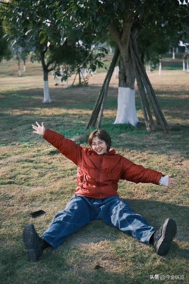 "爱你老己"刷屏背后：这届年轻人不躺平，只是换了种姿势温柔自救