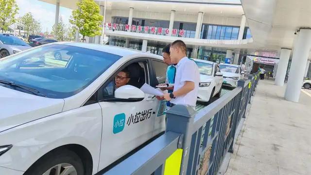 乘客嫌贵、司机哭穷,就连网约车平台也在卖惨,钱到底被谁赚走了