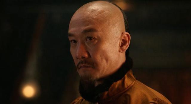 同样饰演父亲，《大生意人》中54岁成泰燊和56岁黄志忠有何不同？