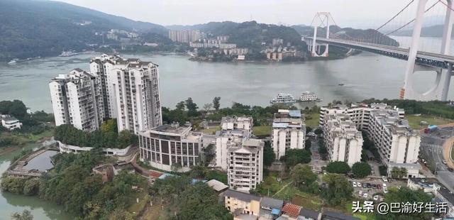 不是海边去不起，是南岸这个江边小镇更有性价比！周末露营走起