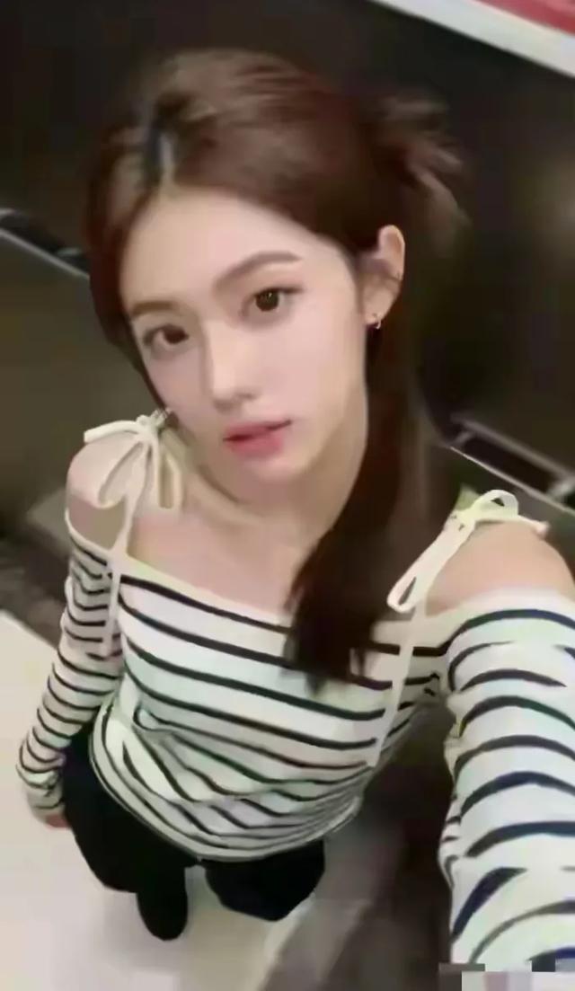 云南大学校花,美到极致360°无死角 乖巧呆萌 五官精致 可爱乖乖女