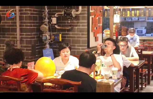 热点关注：假日经济活力！重庆文旅火爆出圈 带动美食消费红火