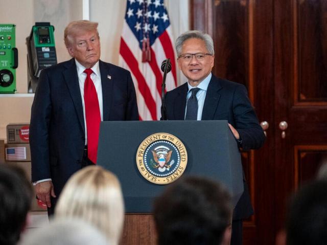 黄仁勋与华府唱反调：必须向中国出口芯片，特朗普态度转变