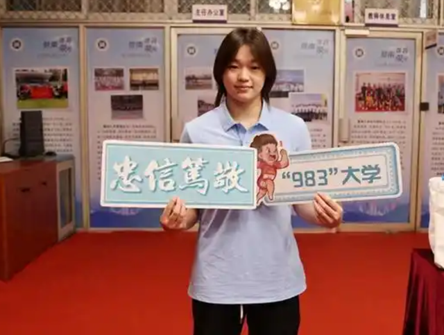 全红婵入学再起风波，郭晶晶的话说对了！官媒：退不退她自己决定