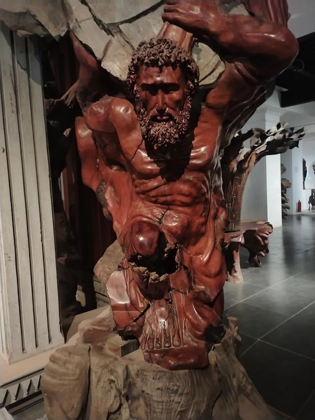 走进老挝万象神木博物馆，触摸木雕里的山河岁月