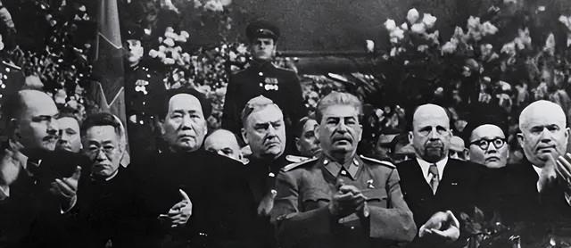 毛主席一生不进故宫	，终生再未回延安？周总理的一句话道出实情！