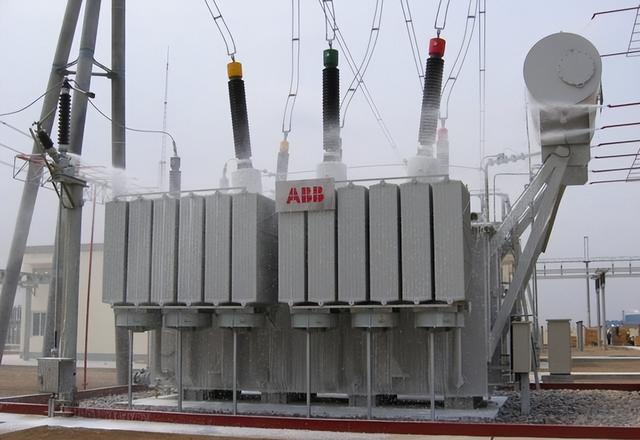 马斯克一语成真，全球争抢的不是芯片，而是中国20万一台的变压器