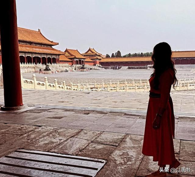 故宫为她开放！塞尔维亚第一夫人穿中国红北京一日游，美得不像话