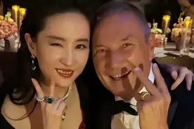 因国籍问题被除名？这一次，再多的名和利都救不了37岁的刘亦菲图片