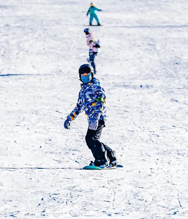 这个冬季，伊敏河冰雪嘉年华邀您共赴冰雪之约！12月中旬盛大开园，福利抢先看！