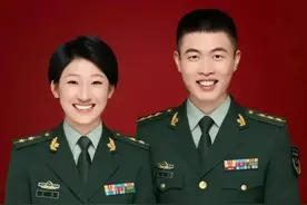 全网关注的最美特战女兵崔婕，结婚了！她的老公身份不一般图片