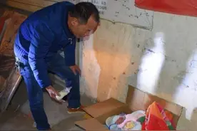 养父扛16年煤气罐，将弃婴供成博士后，生母拿50万认亲，后来怎样图片