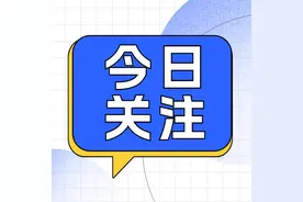 湖北黄石2男子酒后踹坏电梯门还被困电梯内，网友：百因必有果啊图片