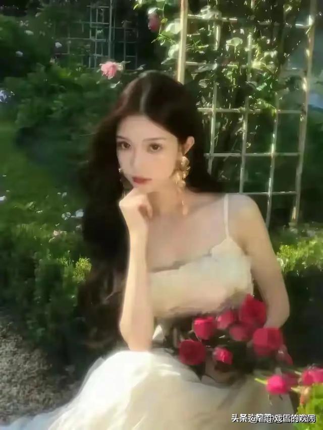 河南郑州一校花仙姿玉色，堪称上帝吻过的容颜，美得让人移不开眼