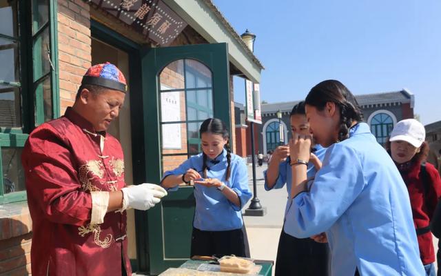 跟着活动游赛罕 | 京绥铁路文化园成为“双节”旅拍与红色历史体验热门地!