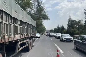 安全警示 | 高速公路车辆故障不警示、不防护、不让道？民警对“三不”人员紧急喊停！图片