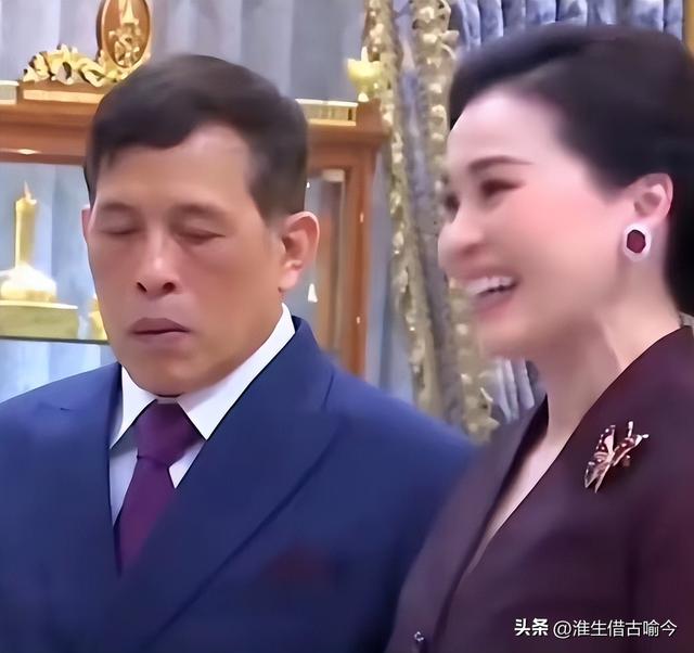 47岁苏提达出席活动太张扬，72岁泰王玛哈瞪着她，让她别抢风头