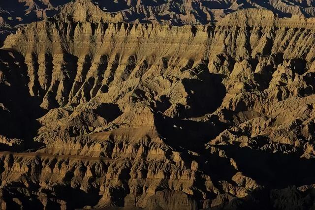 探秘古格王朝与扎达土林：西藏阿里的时空之旅